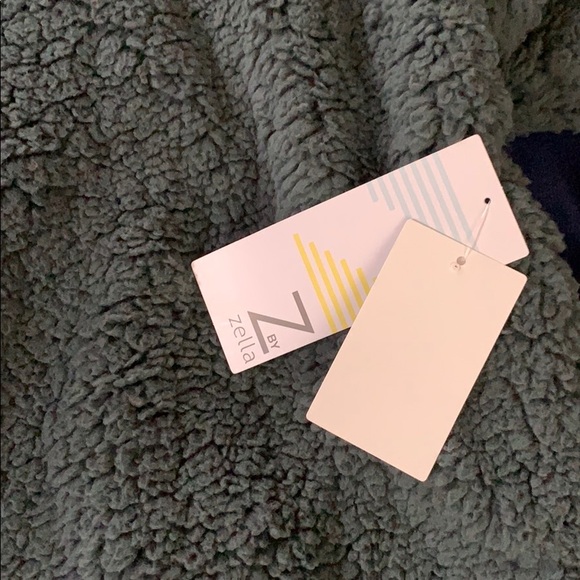 Zella dark green Sherpa fleece pullover hoodie - Picture 5 of 5